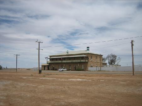 Hotel in Marree in "the middle of nowhere". War schon ein bisschen gespenstig, nur ein paar Haeuser und sonst nix.