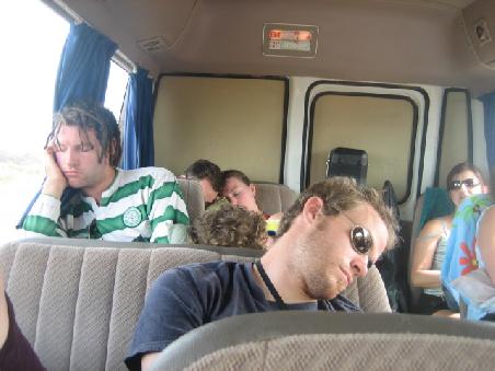 Schlafende im Bus.