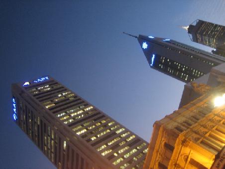 Hochhaeuser by night.