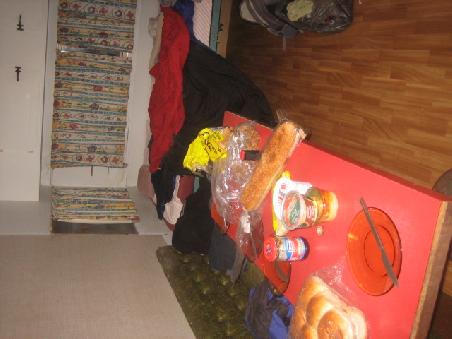 In Ravensthorpe uebernachteten wir in einem Campervan, billig und komplett ausgestattet mit Herd, Geschirr, TV, Kuehlschrank. Und es war erstaunlicherweise gar nicht kalt.