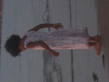 Kind am Beach.