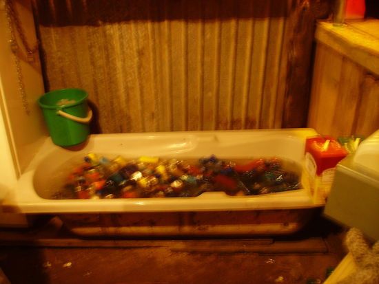 der kuehlschrank auf dem bomvu festival in coffee bay