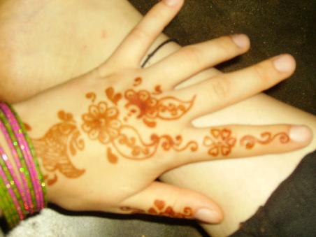 mein henna an der hand