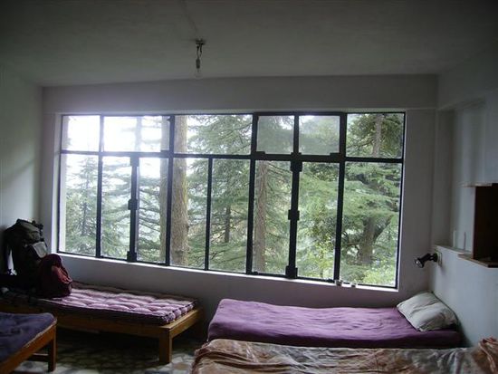 schlaafsaal in tushita. ich find den ausblick atemberaubend
