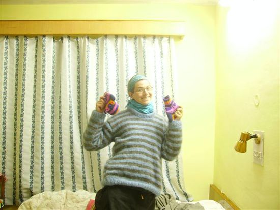 ja, und so lauf ich rum. mit handschuhen und meinen 3 pullis