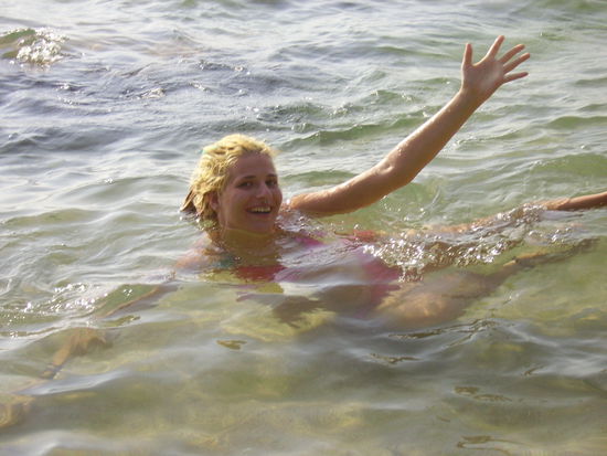 das passiert, wenn man sich ins wasser hockt um fuer ein foto zu posieren...