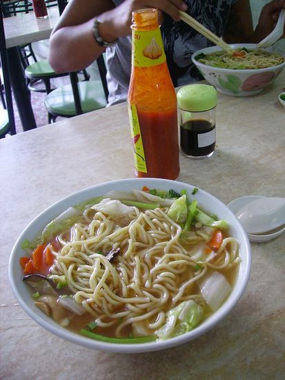 also, mal wieder mein lieblingsthema, das essen. hier seht ihr eine leckere nudelsuppe