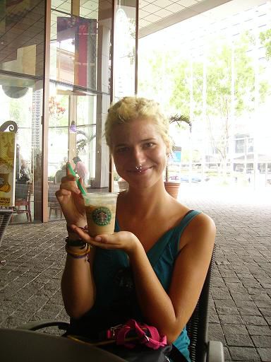 Wir haben starbucks gefunden bei der stadtrundfahrt! soya iced caramel cafe! so lecker!