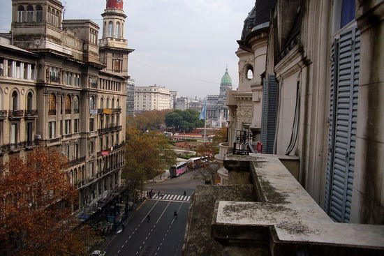 Blick vom Balkon unseres Zimmers nach rechts...
