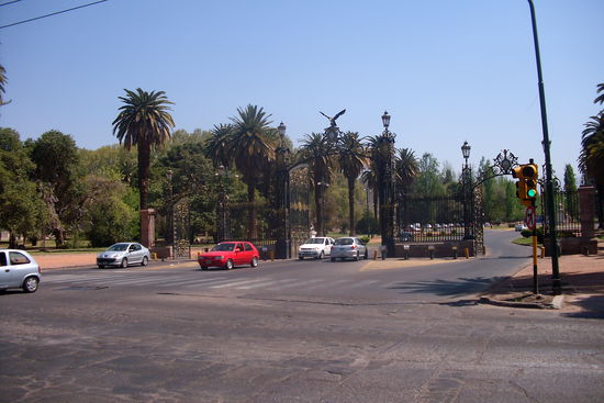 Der Eingang zum Parque San Martin