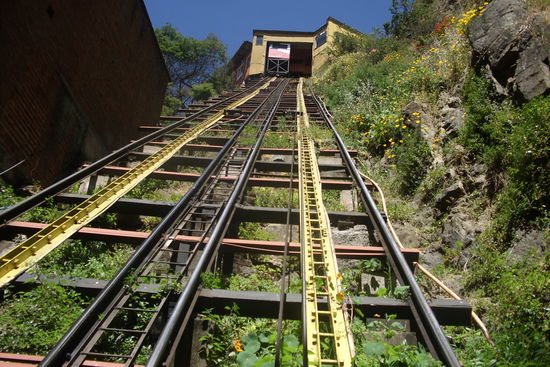 Einer der ascensores, der Aufzuege auf die Huegel Valparaisos