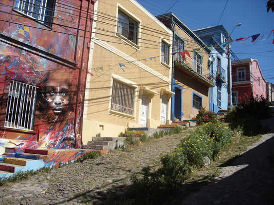 Blumenbewachsene Strasse