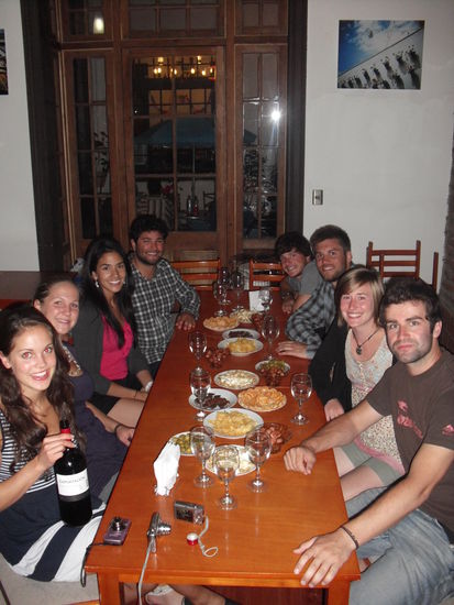 Wein- und Kaeseabend im Hostel