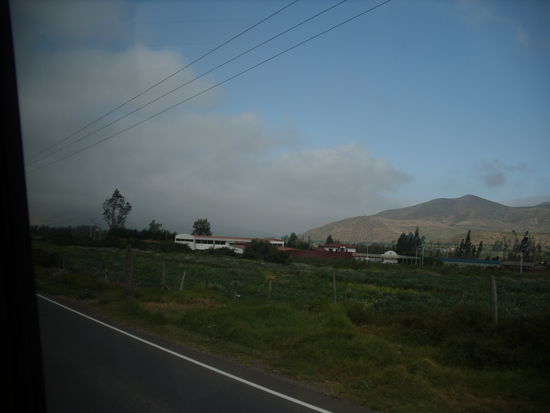 Links morgendlicher Kuestennebel, rechts blauer Himmel (wie an 320 anderen Tagen im Jahr auch...)