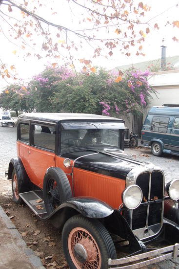 Alte Autos in der aeltesten Stadt des Landes, davon gibt es hier ziemlich viele.