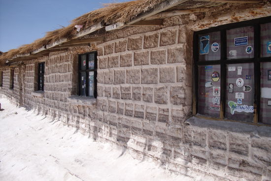Altes Salzhotel mitten in der Wueste