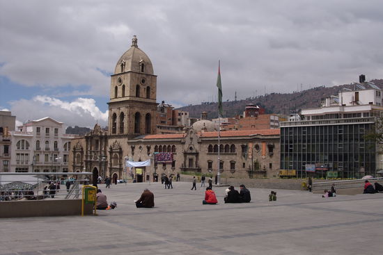 Hinter dieser Kirche gehts zum Hexenmarkt