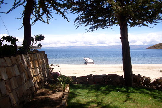 Im Garten des Hostels direkt am Strand