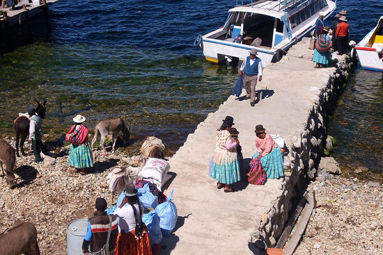 Am Anleger von Yumani
Alles, was hier so ankommt, wird auf Esel verladen und so in die Doerfer transportiert