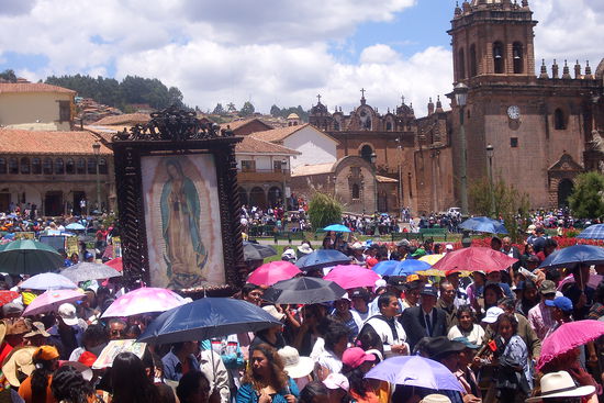 Prozession auf der Plaza. Wir wissen zwar bis jetzt nicht, was dort los war, aber interessant wars auf jeden Fall!