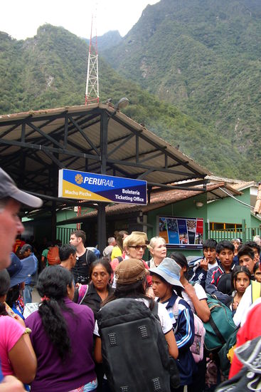 Der Zug spuckt eine neue Welle Touris aus