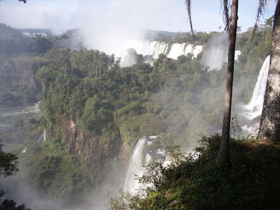 Aussicht vom "Upper Trail", der, der Name laesst es vermuten, oberhalb der Faelle entlangfuehrt.