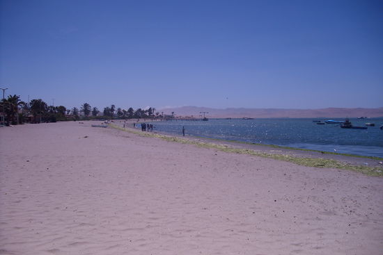 Sandstrand bis zur Peninsula im Hintergrund