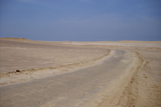 Salzstrasse durch die Wuestenlandschaft