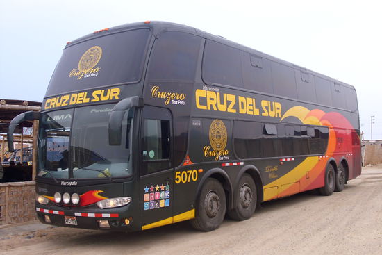 Jetzt haben wir es bei der letzten Gelegenheit doch noch geschafft, einen suedamerikanischen Reisebus zu fotographieren...ganz schoene Geschosse!