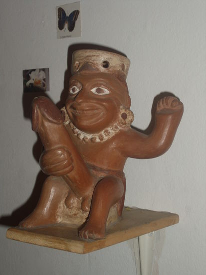 Kunst im Hostel...da muessen wir gar nicht ins Nationalmuseum, wo eine ganze Sammlung dieser Figuerchen ausgestellt wird.