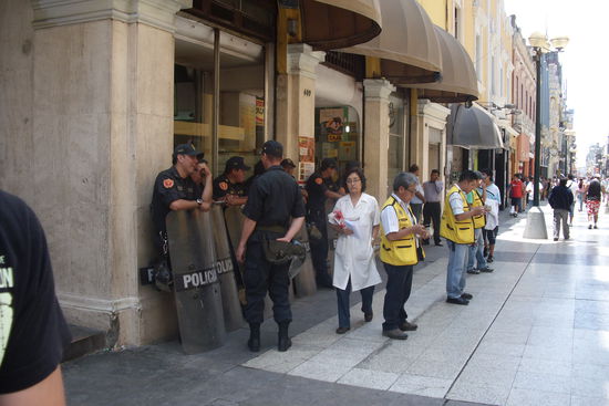 Geldwechsel auf der Strasse ist verboten...sieht gar nicht so aus, oder?