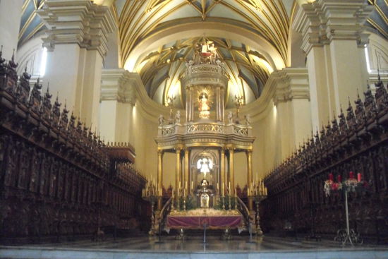 Der Altarbereich in der Kathedrale