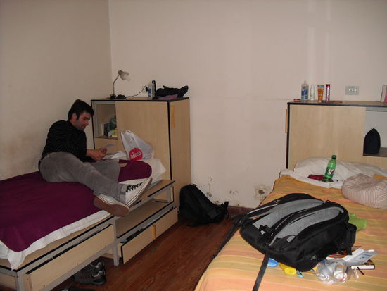 Unser Zimmer, klein, aber voellig okay.