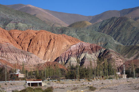 Der Cerro de los 7 Colores, also der Berg der 7 Farben, in Purmamarca