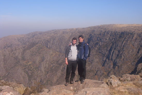 Andi und Javi am Abgrund