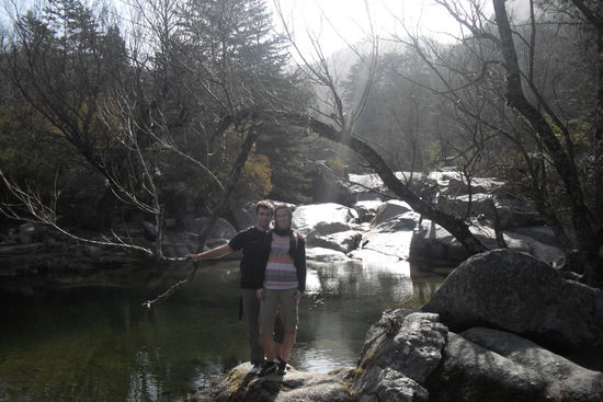 Lago de las trochas - der Forellenteich, und es gab tatsächlich welche.