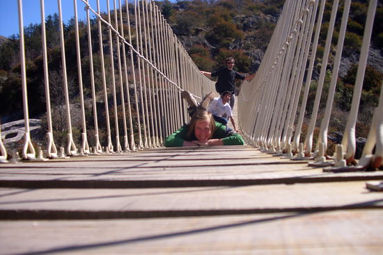 Schabernak auf der Hängebrücke, Andi konnte es leider nicht ganz so geniessen.