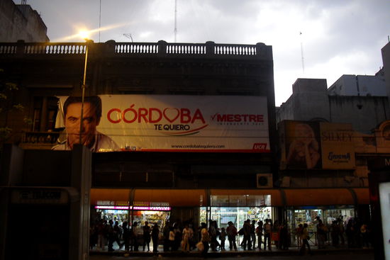 ...und in Córdoba ist es dann ploetzlich dunkel und stuermisch.