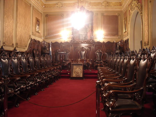 ...und hier alle Prüfenden. Links ausserhalb des Fotos der Prüfling, und hinter uns alle Zuschauer.