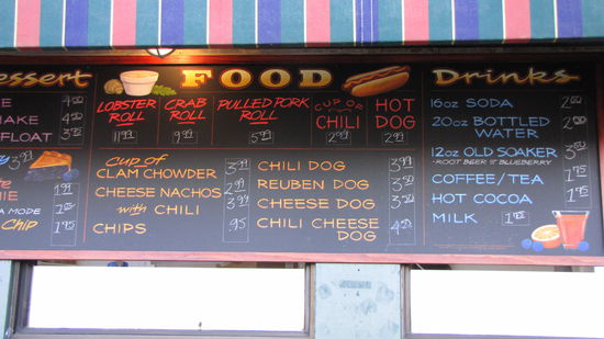 Die Preise sind ok, aber nicht die Größe und der Belag auf den Brötchen!