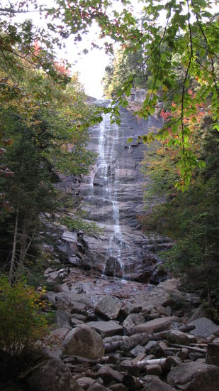 Wasserfall im Crawford Notch State Park an der 112.