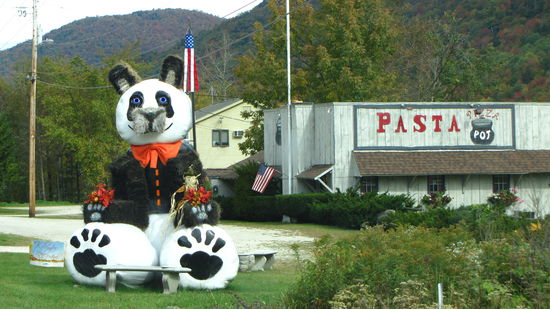 Auch mit Strohballen kann man seinen Spaß machen.