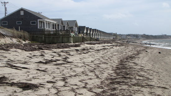 Provincetown: Wohnungen direkt am Meer. Nur der Strand müsste mal wieder "gefegt" werden.