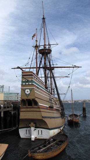 Auf dem Weg zum Flughafen trafen wir noch diese Nachbildung der Mayflower. Für uns ist es schon unfassbar, welche Mühen die ersten Siedler auf sich genommen haben.