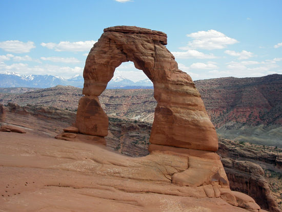 Und natürlich: die Delicate-Arch. Das Wahrzeichen von Utah. Die Wanderung hierher erfordert durchaus eine gewisse Kondition - aber der Blick auf die Arch und die Atmosphäre vor Ort entschädigt für die "Quälerei".