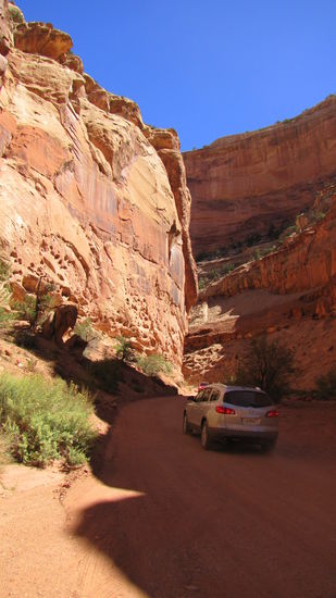 Der Begriff "Dirt Road"beschreibt den Zustand der "Straße" nur unzulänglich.