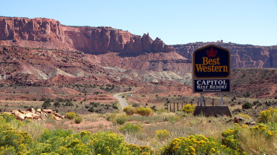 Blick aus dem Hotelzimmer auf den Capitol Reef NP. Was will man mehr?