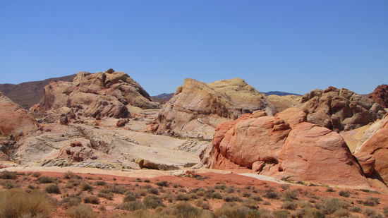 Obwohl wir schon reichlich Felsen gesehen haben, sind wir immer wieder von neuem fasziniert.