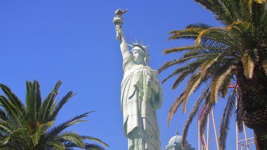 Freiheitsstatue vor dem Hotel New York - New York.