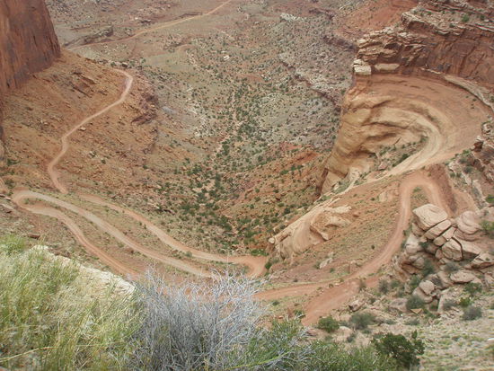 Da unten - 600 m tiefer - wollen wir gleich ankommen.